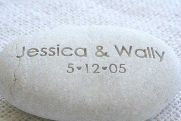 Oathing Stone with couple s names and date - Personalized wedding pebbles for engagement, wedding ceremony or anniversary For Cheap