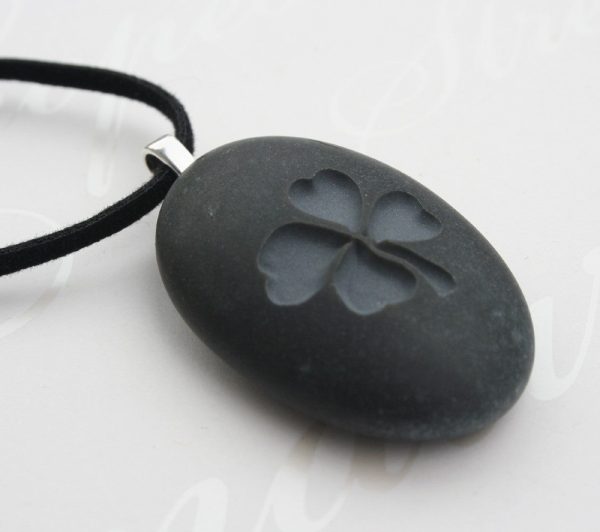 Four-leaf clover pendant - Tiny PebbleGlyph (C) - Engraved beach stone necklace Fashion