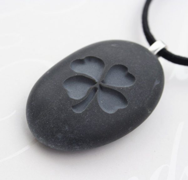 Four-leaf clover pendant - Tiny PebbleGlyph (C) - Engraved beach stone necklace Fashion