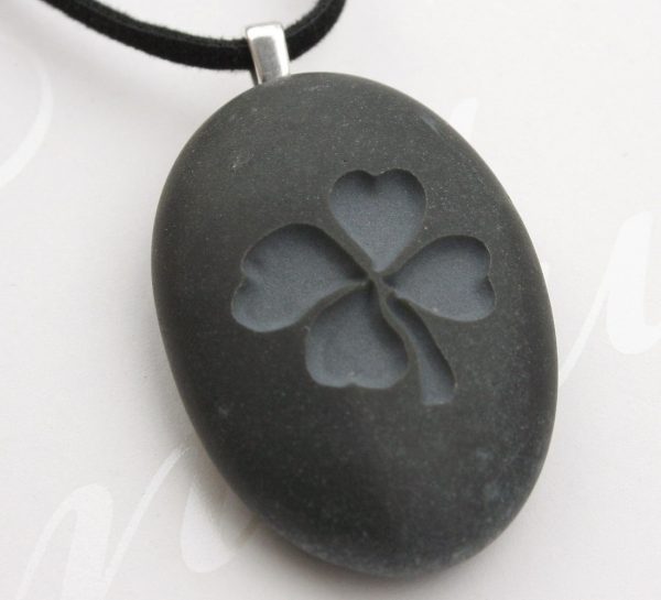 Four-leaf clover pendant - Tiny PebbleGlyph (C) - Engraved beach stone necklace Fashion