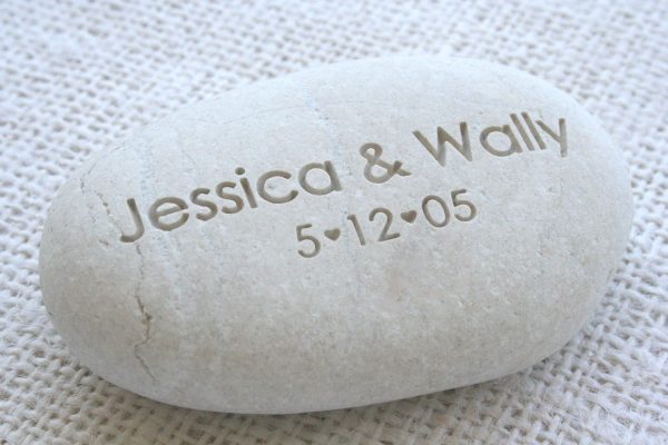 Oathing Stone with couple s names and date - Personalized wedding pebbles for engagement, wedding ceremony or anniversary For Cheap